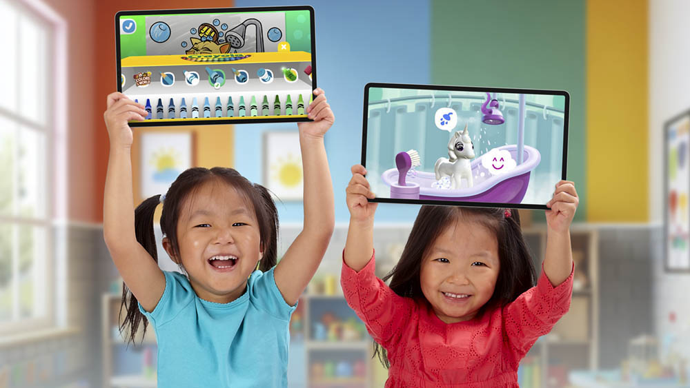 children playing crayola apps