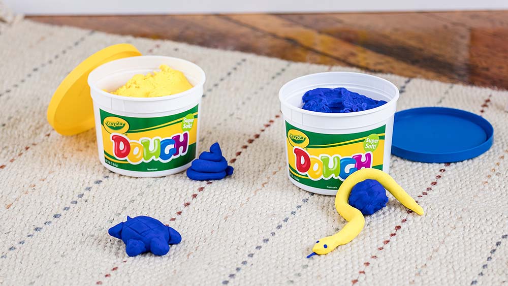 secchi per la pasta su un tappeto